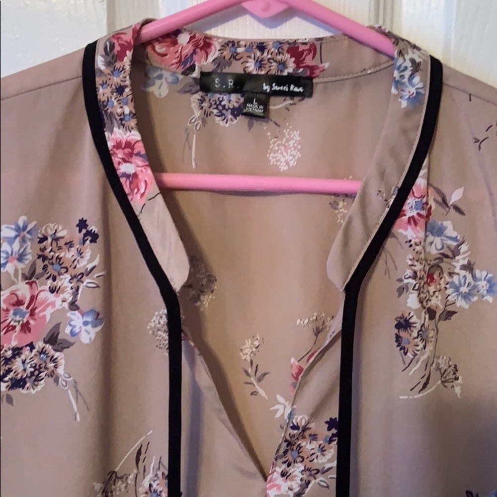 Summer top for work - Picture 4 of 8